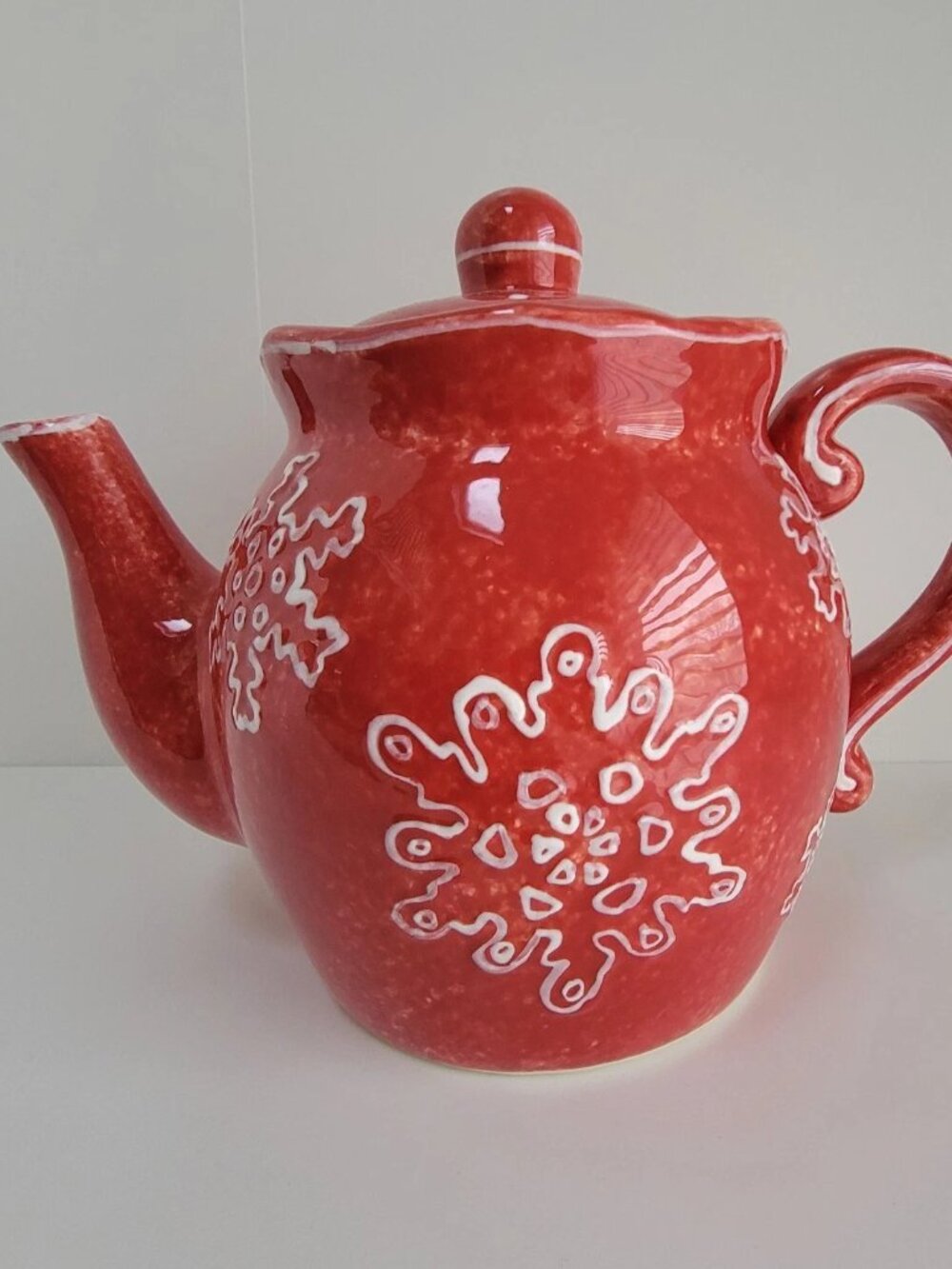 Snowville Red Christmas/winter teapot with white snowflakes by Maxcera EUC